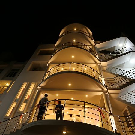 Hotel Oviya Vavuniya Экстерьер фото