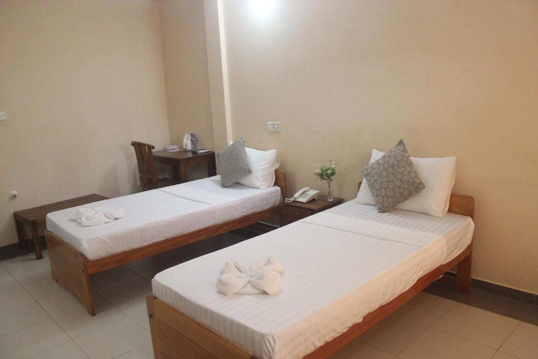 Hotel Oviya Vavuniya Экстерьер фото