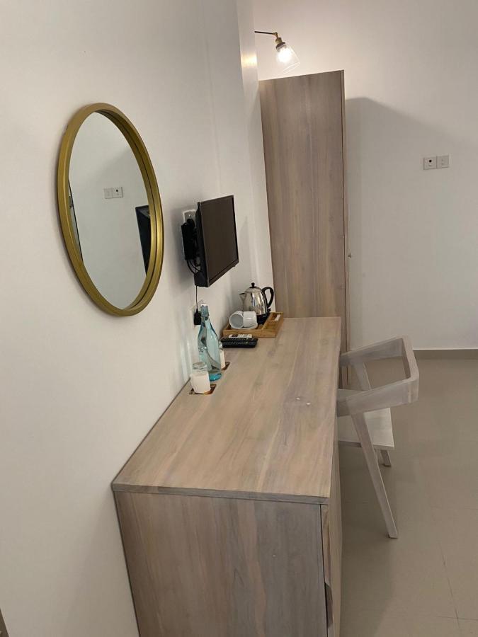 Hotel Oviya Vavuniya Экстерьер фото