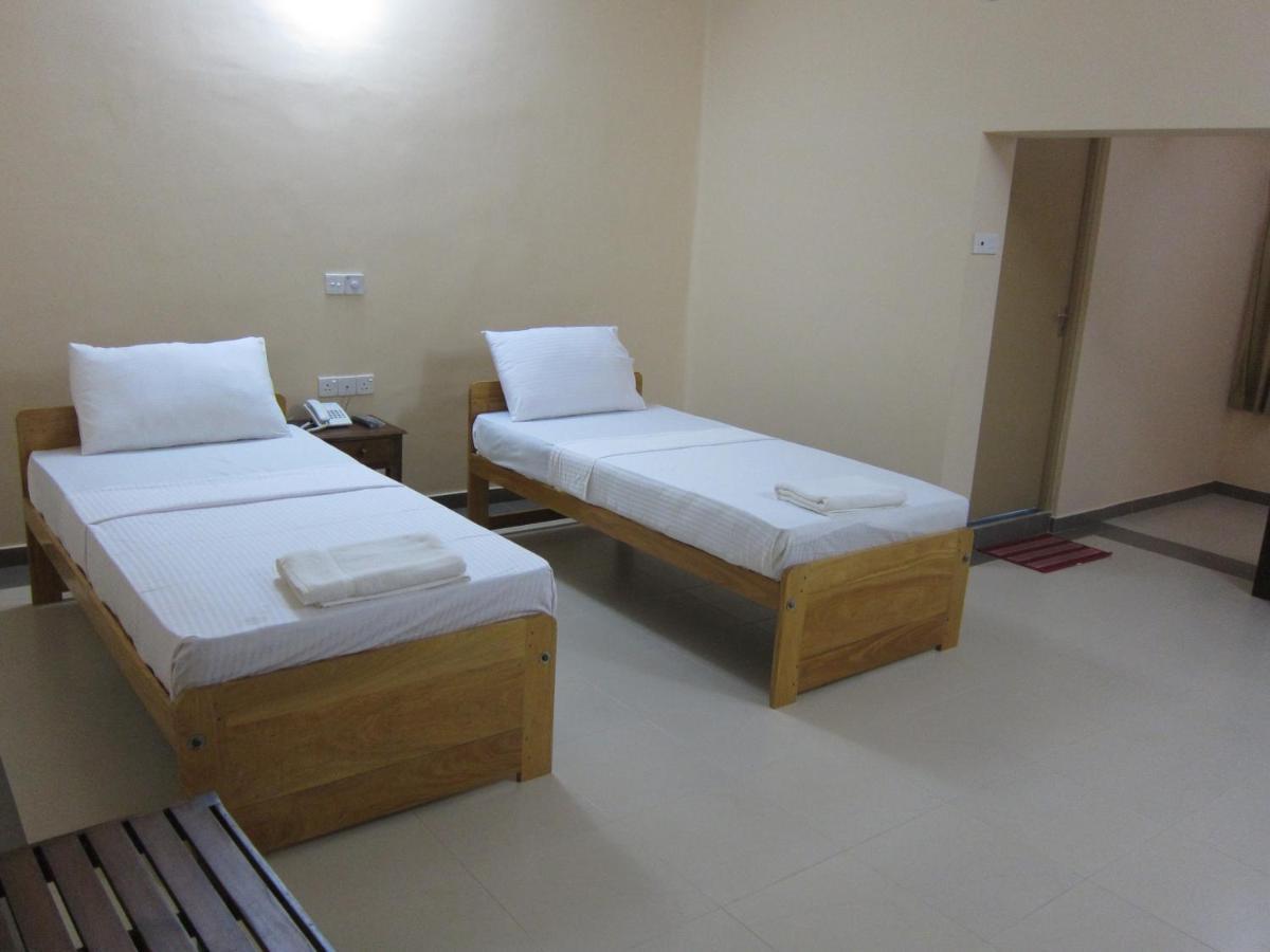 Hotel Oviya Vavuniya Экстерьер фото