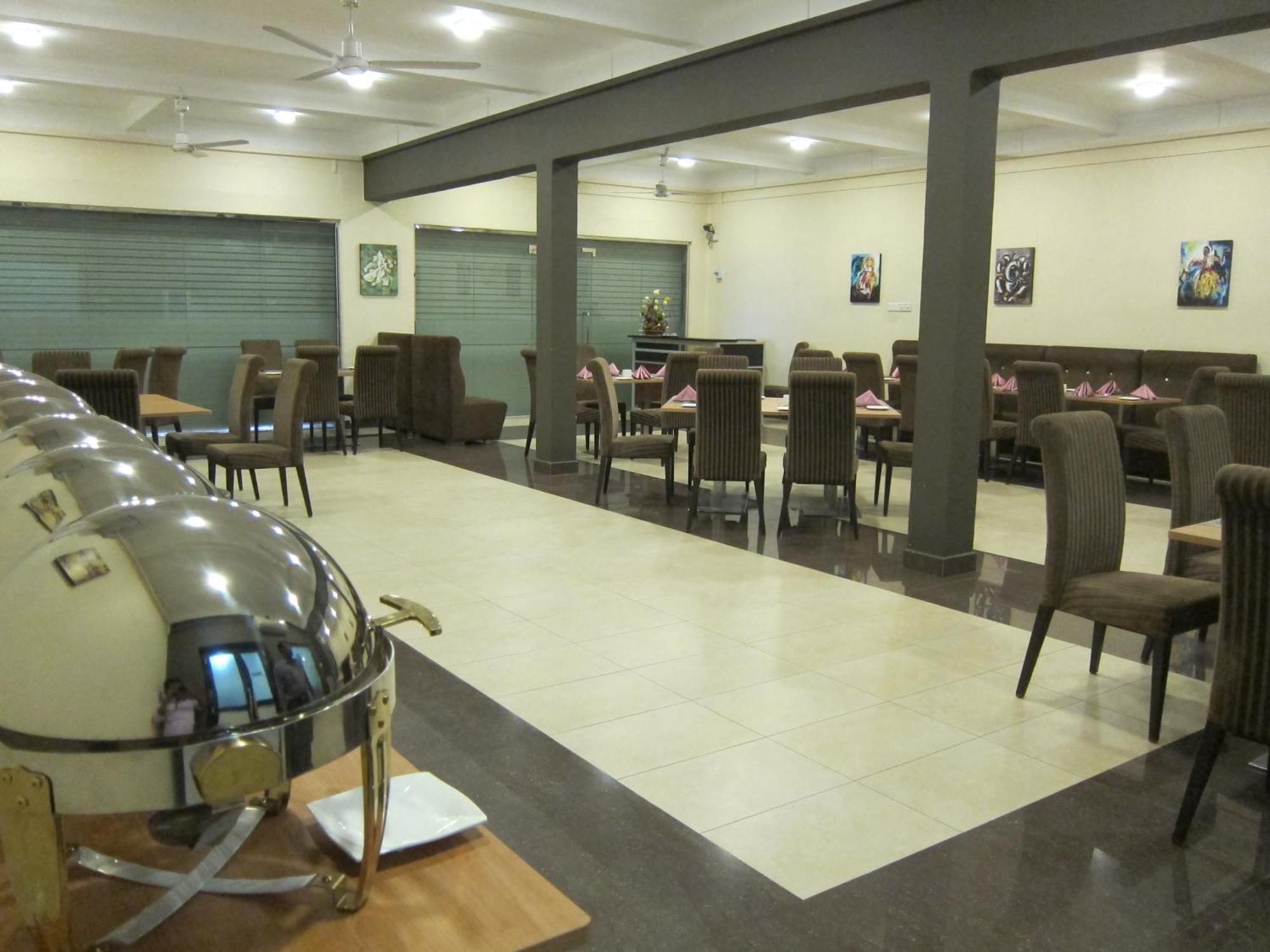 Hotel Oviya Vavuniya Экстерьер фото
