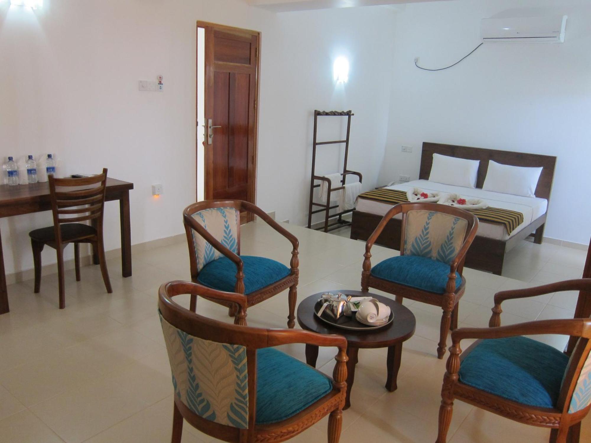 Hotel Oviya Vavuniya Экстерьер фото