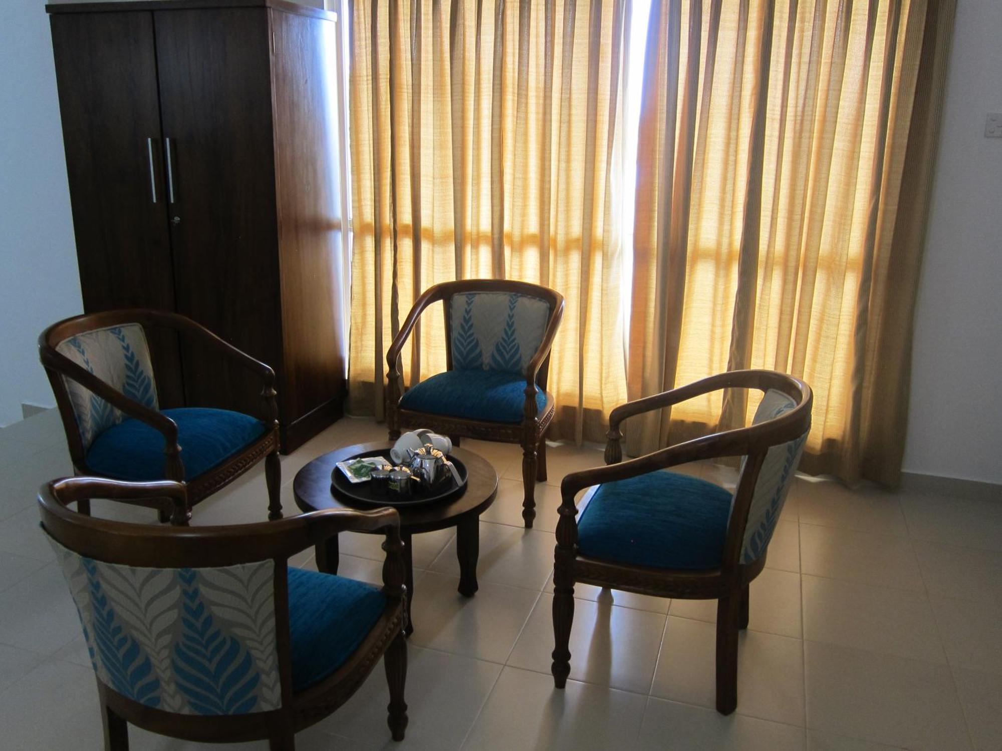 Hotel Oviya Vavuniya Экстерьер фото