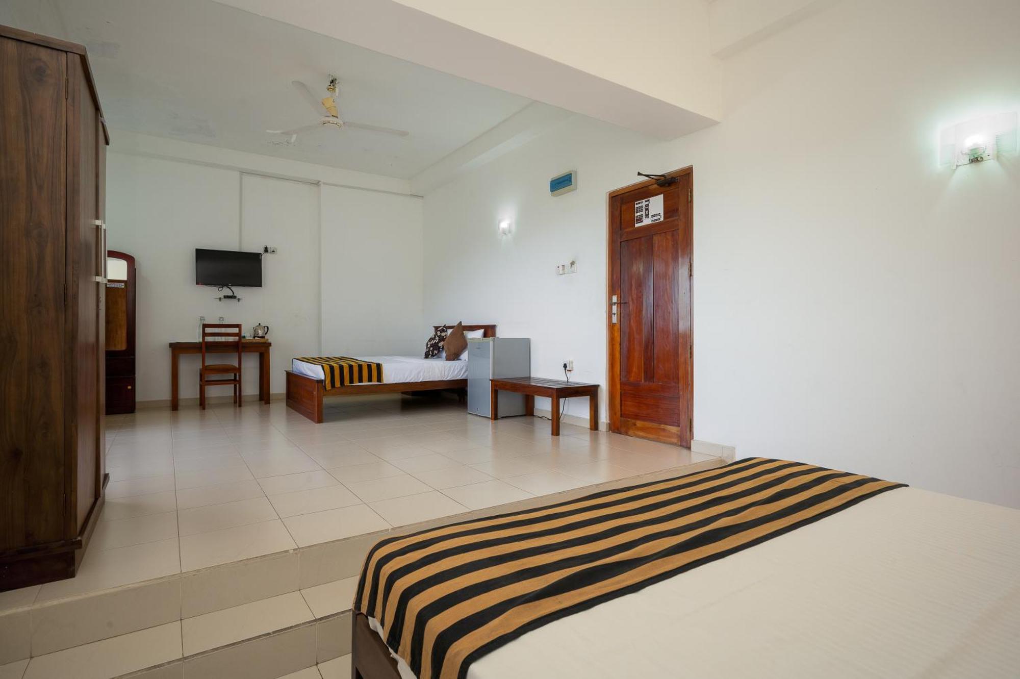 Hotel Oviya Vavuniya Экстерьер фото