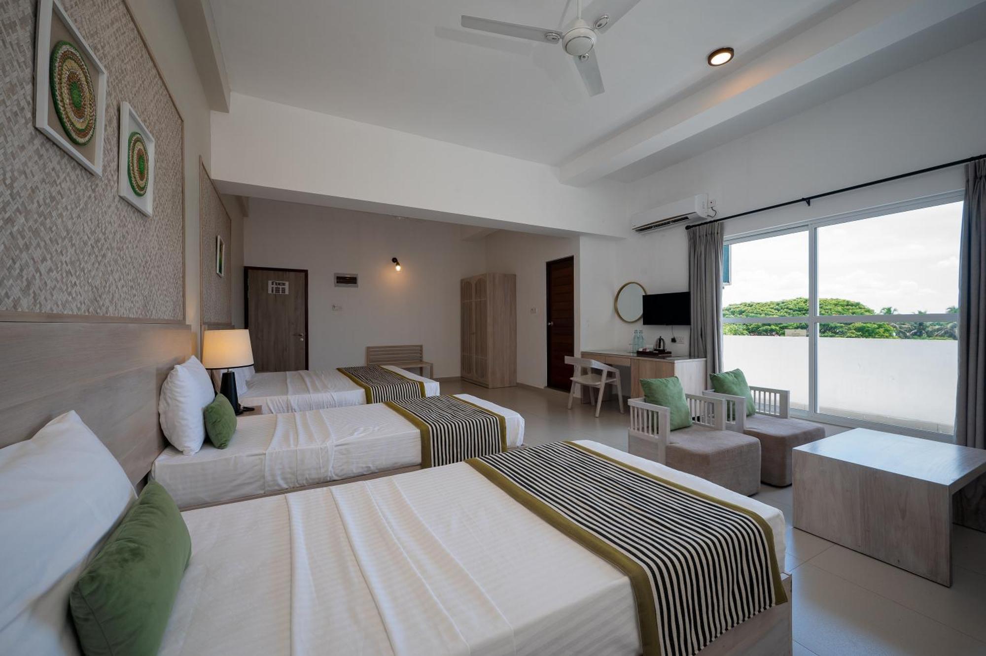 Hotel Oviya Vavuniya Экстерьер фото