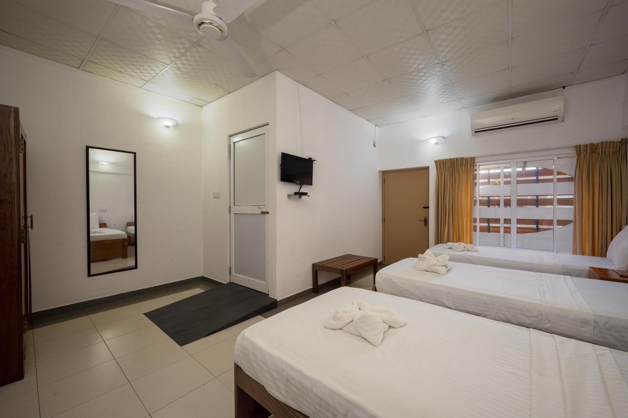 Hotel Oviya Vavuniya Экстерьер фото