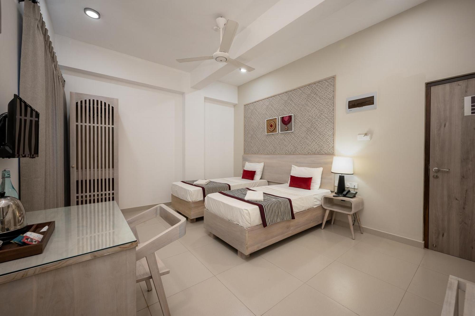 Hotel Oviya Vavuniya Экстерьер фото