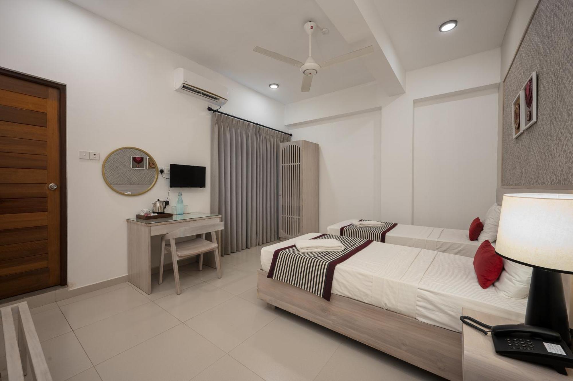 Hotel Oviya Vavuniya Экстерьер фото