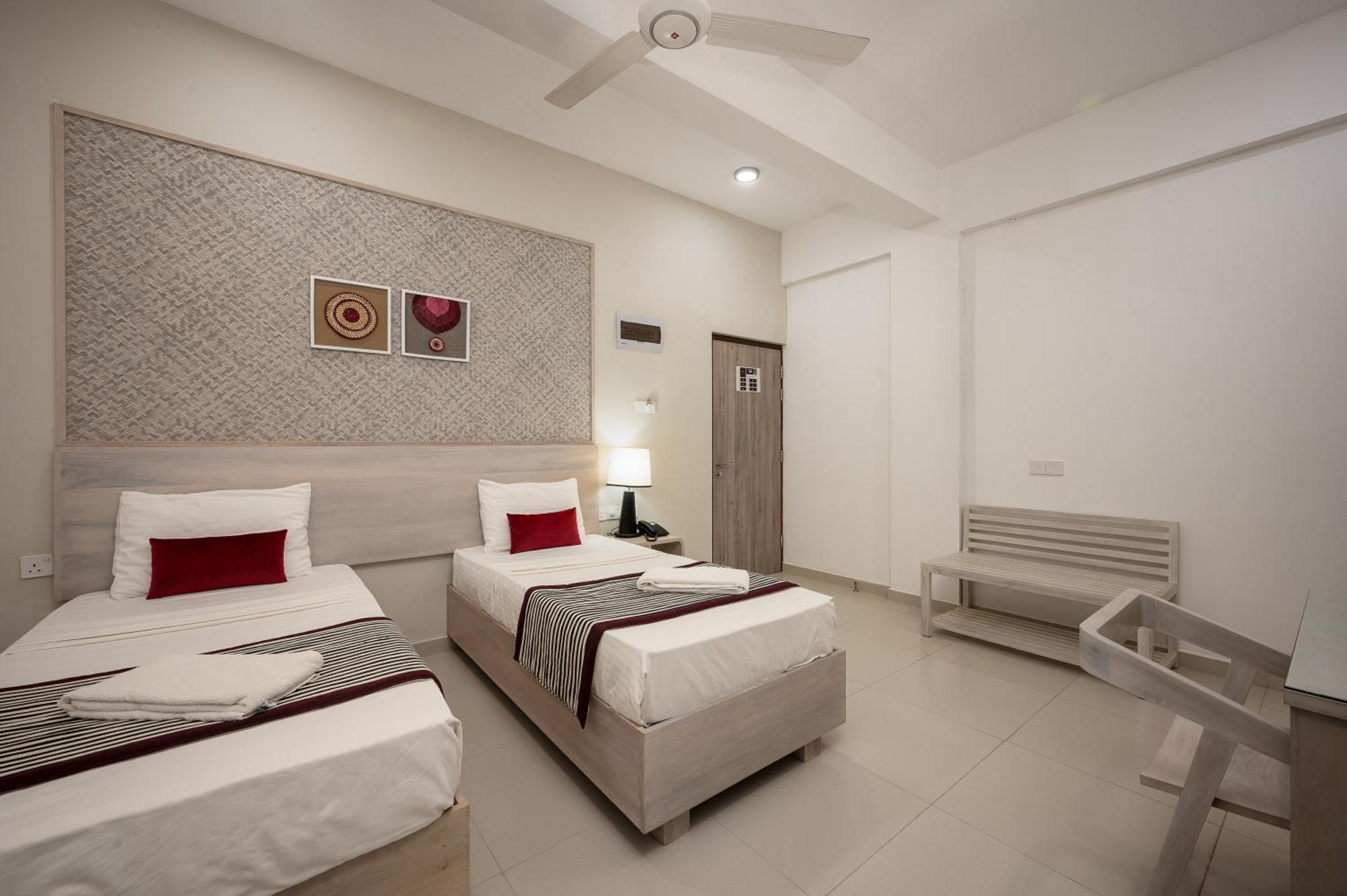 Hotel Oviya Vavuniya Экстерьер фото