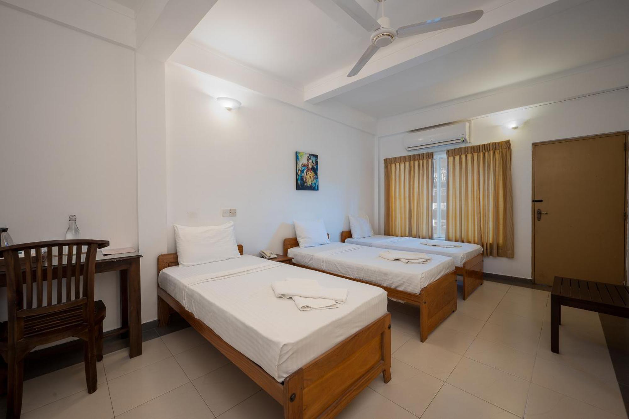 Hotel Oviya Vavuniya Экстерьер фото