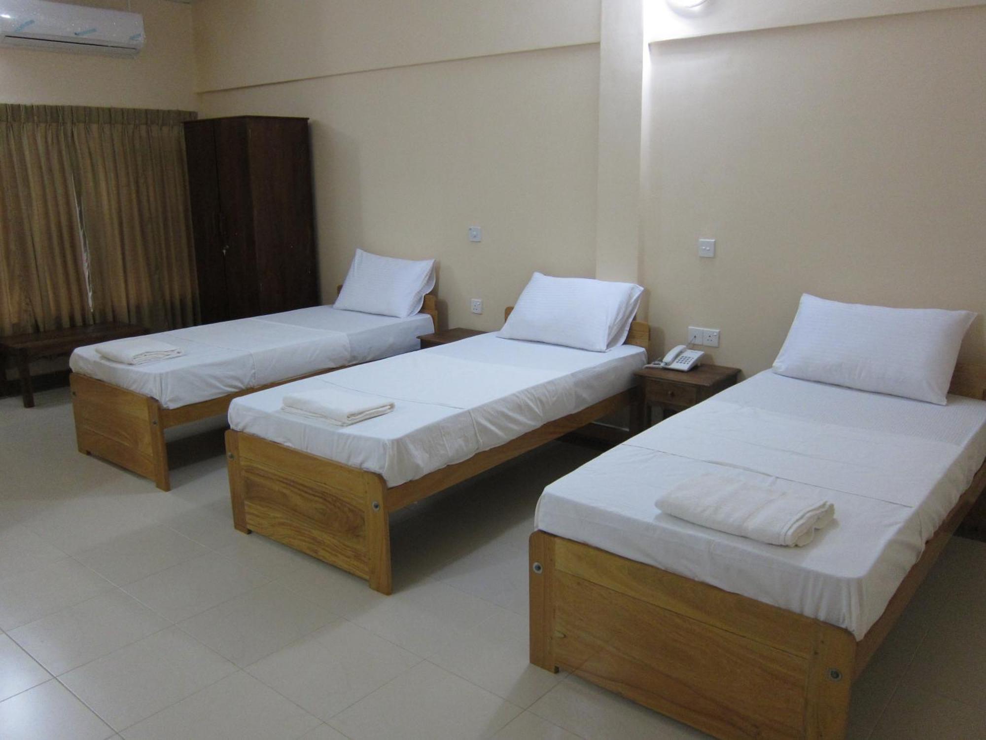 Hotel Oviya Vavuniya Экстерьер фото