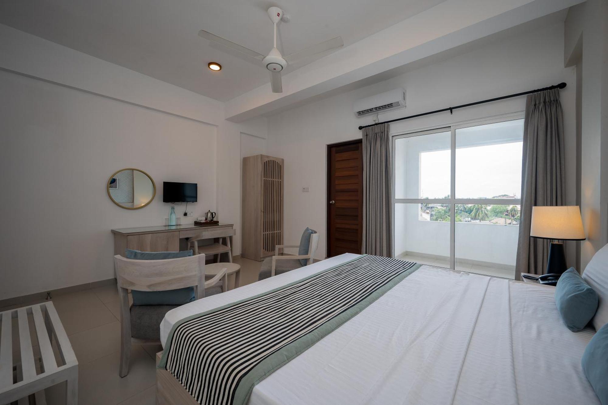 Hotel Oviya Vavuniya Экстерьер фото