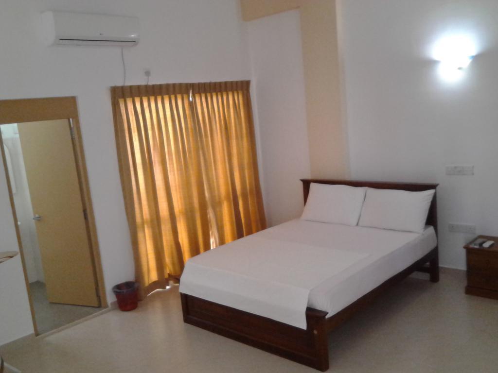 Hotel Oviya Vavuniya Экстерьер фото