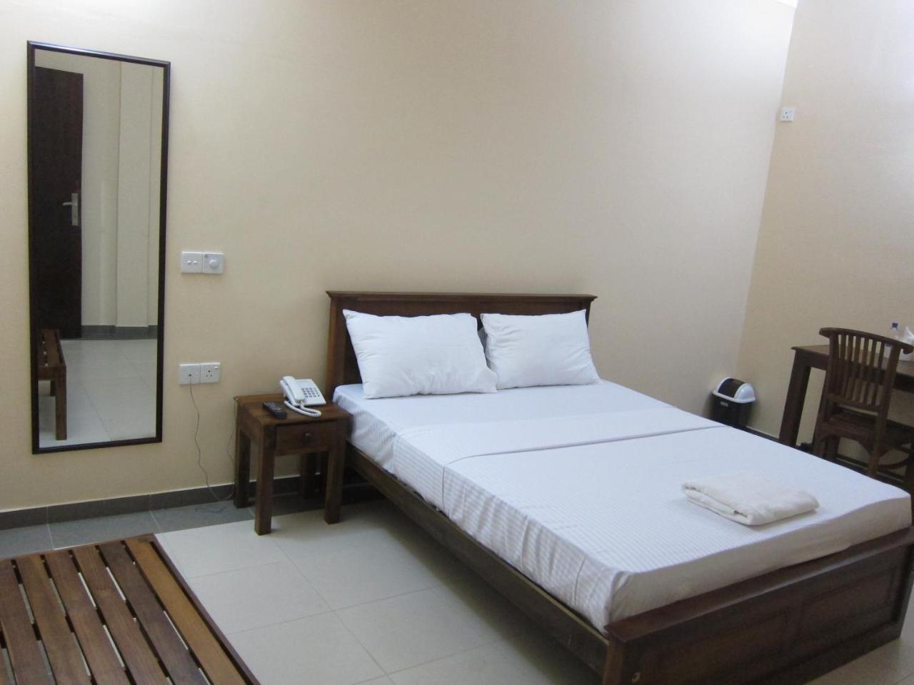 Hotel Oviya Vavuniya Экстерьер фото