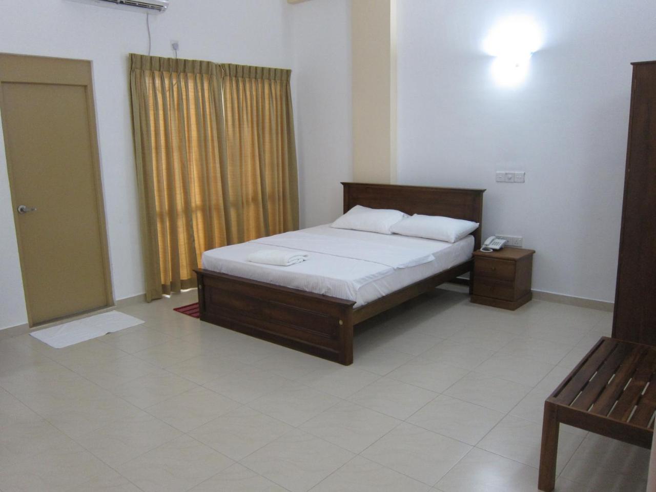 Hotel Oviya Vavuniya Экстерьер фото
