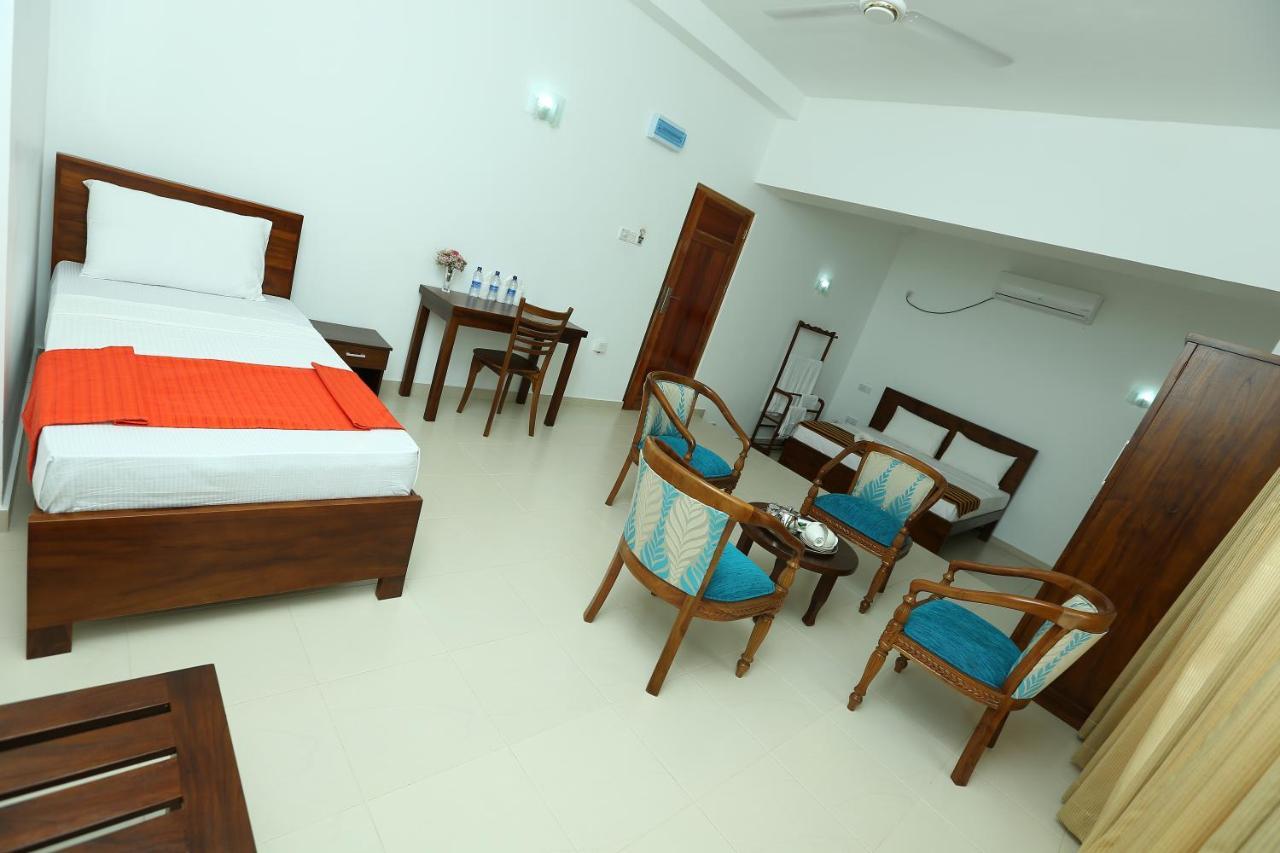 Hotel Oviya Vavuniya Экстерьер фото