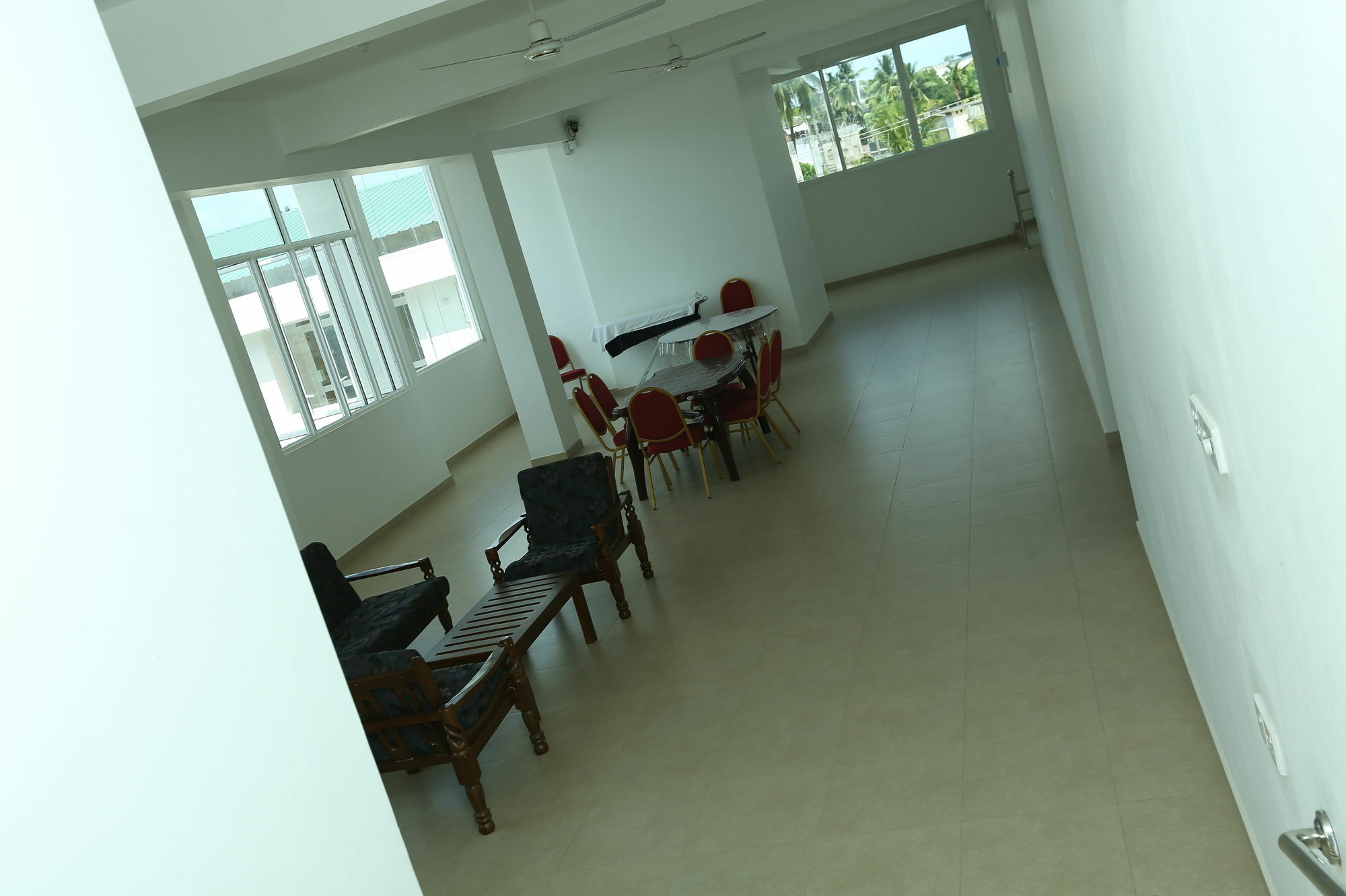 Hotel Oviya Vavuniya Экстерьер фото