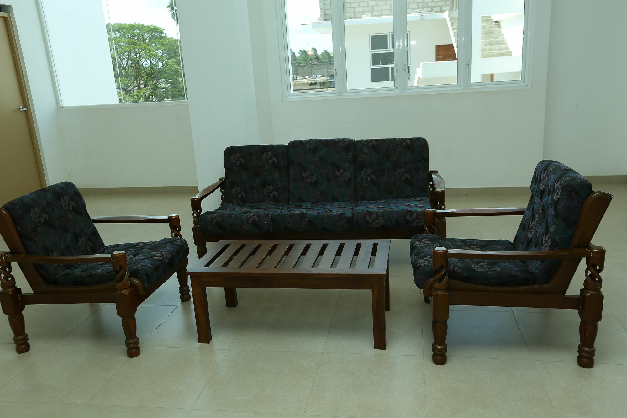 Hotel Oviya Vavuniya Экстерьер фото