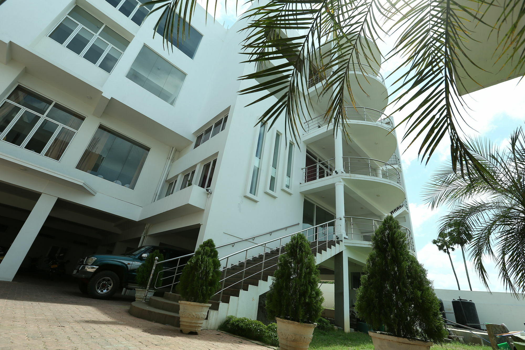 Hotel Oviya Vavuniya Экстерьер фото